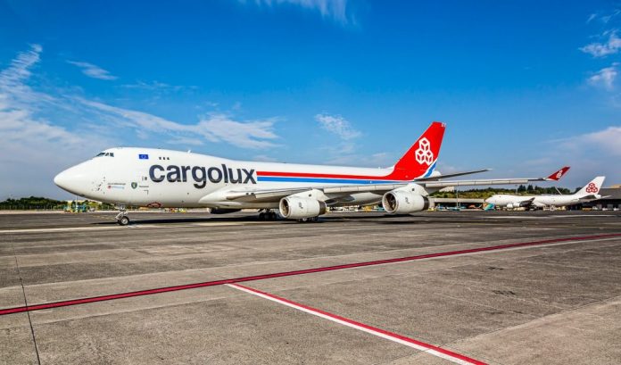 d-eeyhuwkauxxg4-1050x617 Cargolux Transports Artwork to Art Basel Fair