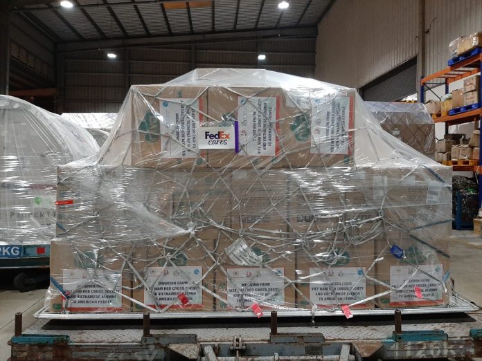 FedEx Delivers Relief Shipment to U.S. in Fight against COVID-19 FedEx Delivers Relief Shipment to U.S. in Fight against COVID-19