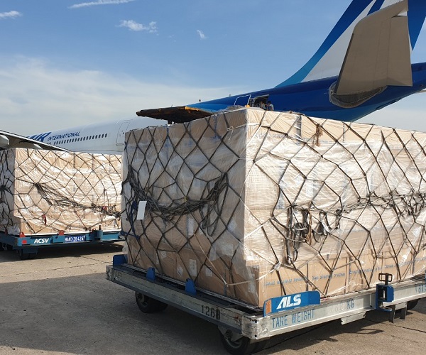 BL_delivery_of_1.3_million_protective_masks_in_LaReunion_web