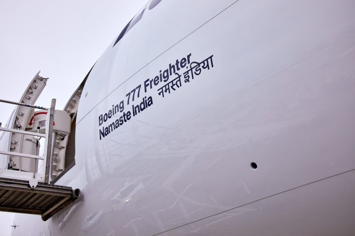 Ankunft Boeing 777 Kennung D_ALFH in FRA