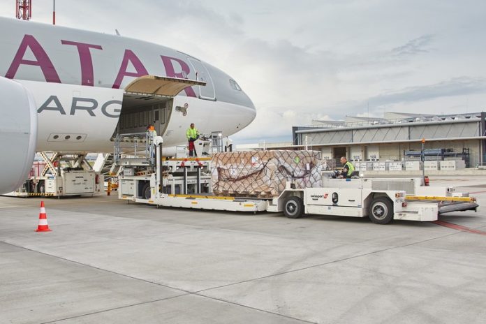 SWISSPORT WINS QATAR AIRWAYS CARGO BUSINESS IN AMSTERDAM, MANCHESTER AND BIRMINGHAM csm_Loading_outside_medium_ebf19e6e9d