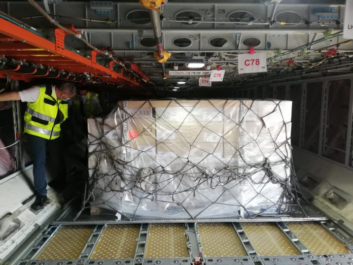 WFS LoadinghumanitarianaidintotheA350scargohold