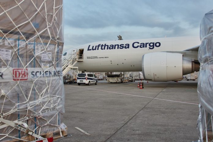 Air transport without greenhouse gases_Credit Lufthansa Cargo AG_Oliver Roesler DB Schenker and Lufthansa Cargo Launch Regular CO2-neutral Freighter Flights