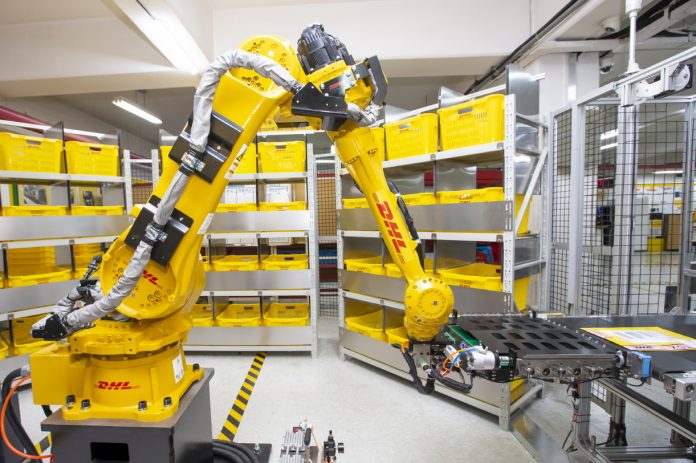 Press image - DHL Express deploys AI-powered sorting robot DHLBot